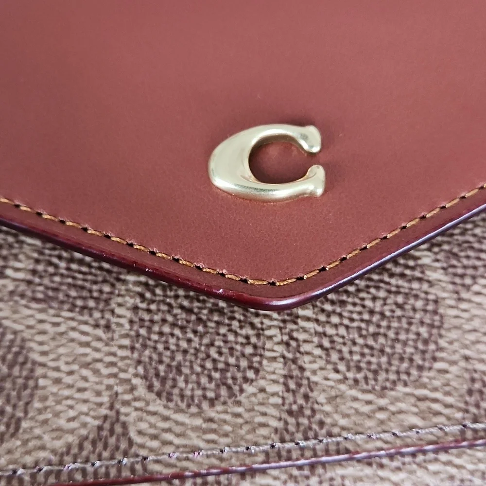 NWT Coach Colorblock Wyn Small Signature Leather Wallet 🤎🎁♥️ - Picture 2 of 16